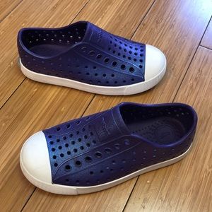 Native little kid shoes size 11/Euro 28